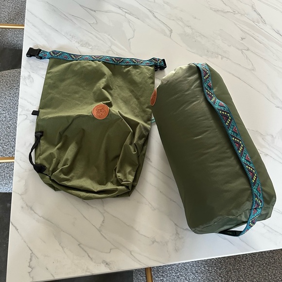 Wilderdog Kibble Bag and Sleeping Bag in Olive - Picture 2 of 9